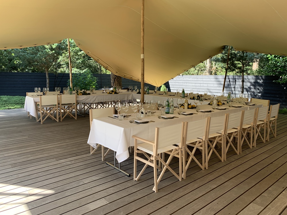 21-diner-organiseren-huren-verhuur-styling-lange-tafels-stoelen-verhuurbedrijf-accuraat-verhuur