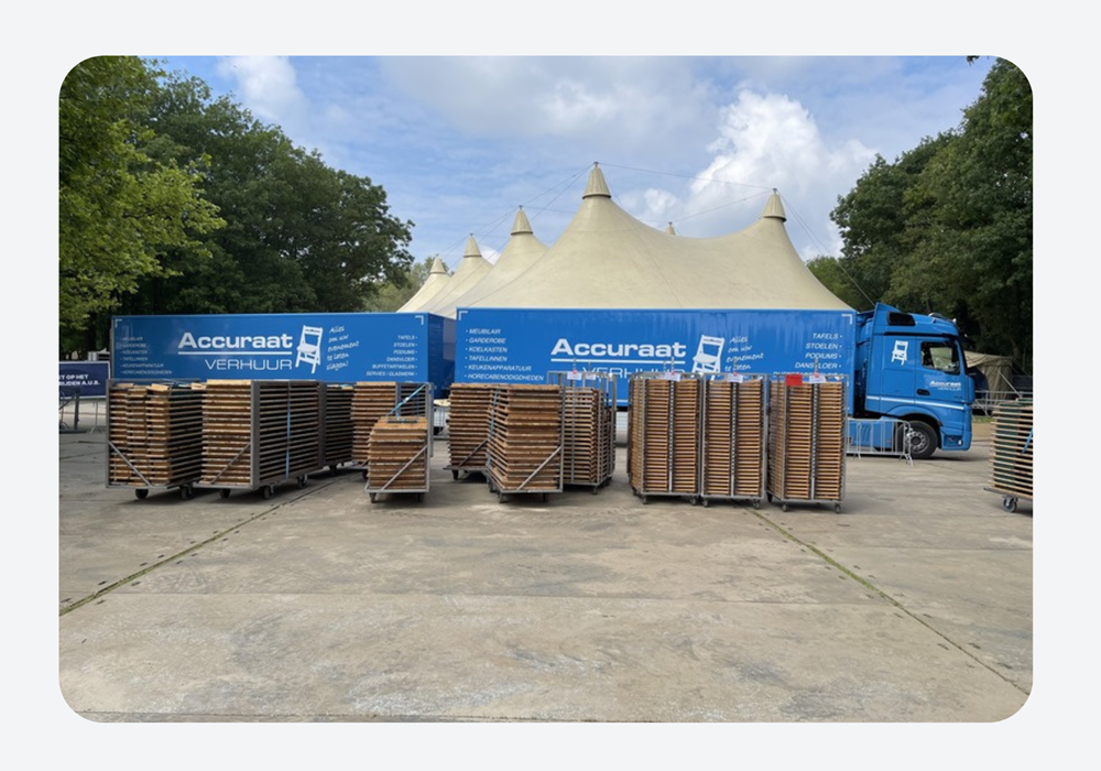 Biertafels huren festivals banken verhuurbedrijf Accuraat Verhuur