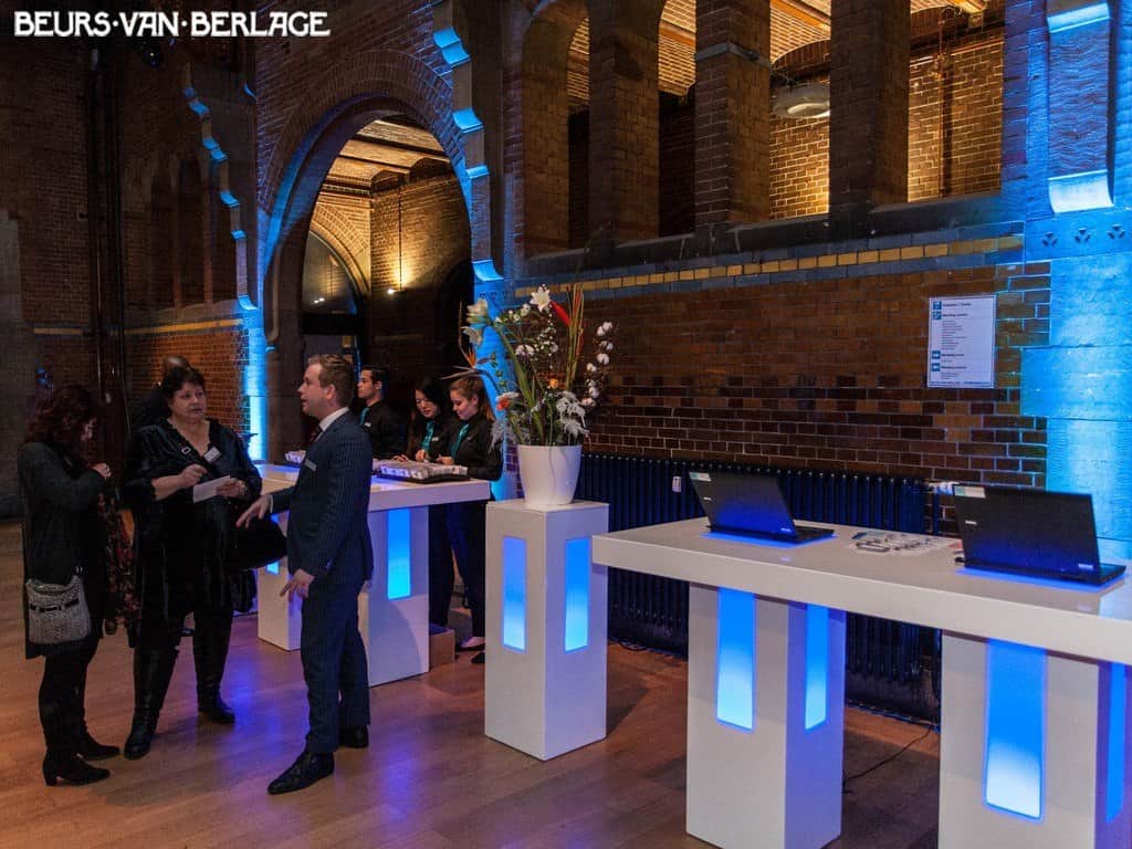 Stijlvolle en luxe Partyverhuur statafels Vegas beurs van berlage