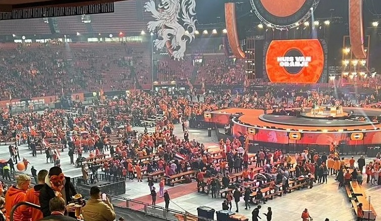 Foldtable-huren-invouwbare-klaptafel-evenement-festival-johan-cruyff-arena