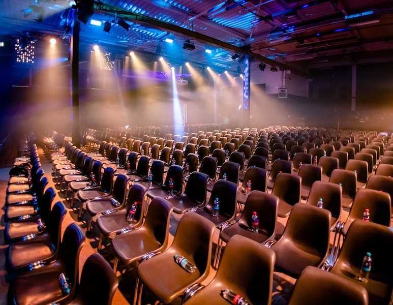 kuipstoelen-huren-congresstoelencongres-bijeenkomst-evenement-accuraat-verhuur-amma-awards-2023